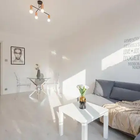 Comfortable One Bedroom - Grzyb16 아파트 바르샤바
